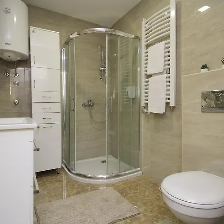 Vip Aleksa Centar 즐라티보